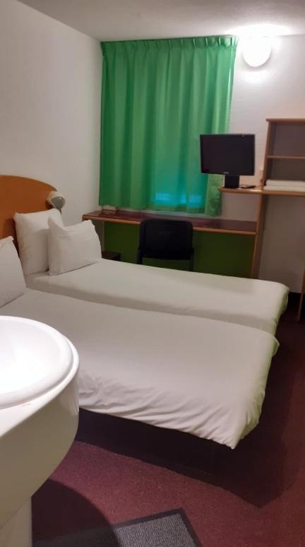 Quick Palace Nantes La Beaujoire Экстерьер фото A single room at the hotel